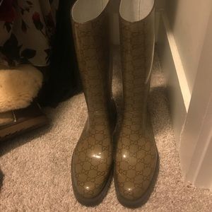 Gucci logo rain boots